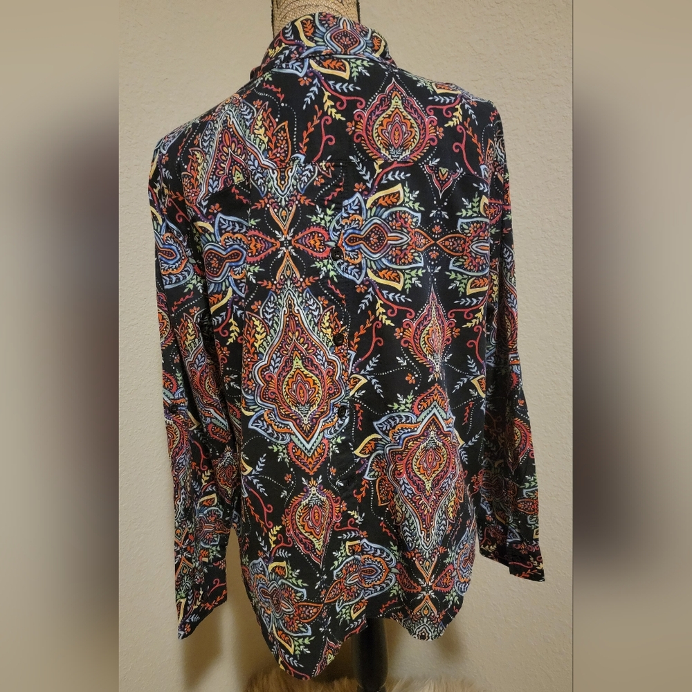 New York & Company Black Paisley V-Neck Long Sleeve Tunic - Picture 2 of 3